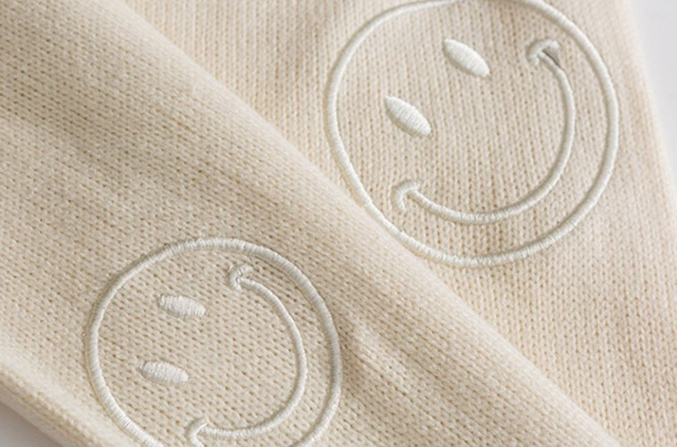 OEM Manufacturer Custom Men's Pullover Sweater Solid Color Smiley Face Embroidered Round Neck Sweater