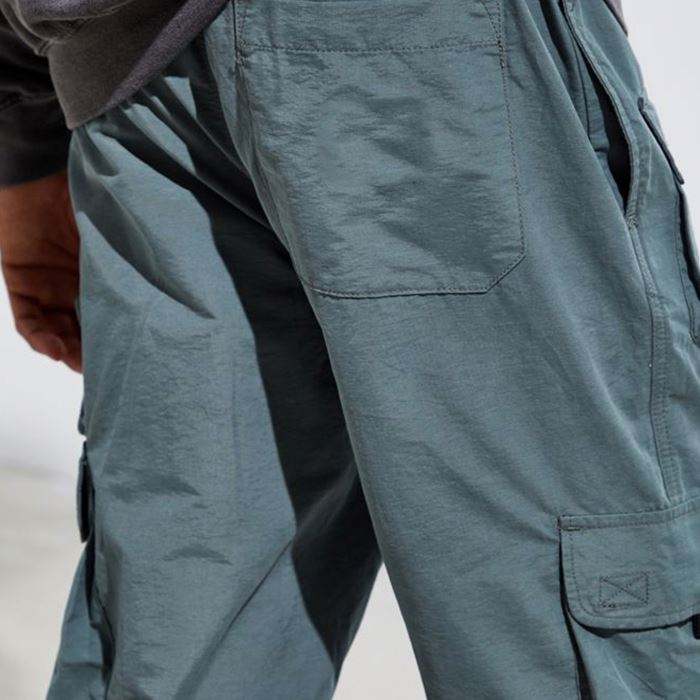 Ανδρικό παντελόνι υψηλής ποιότητας προσαρμοσμένο σε φόρμα Ανδρικό παντελόνι φορτίου μονόχρωμο