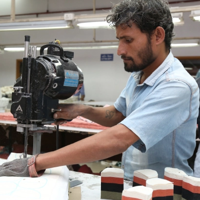 Unlocking Success: How Top Apparel Manufacturers Can Help Your Clothing Brand Thrive