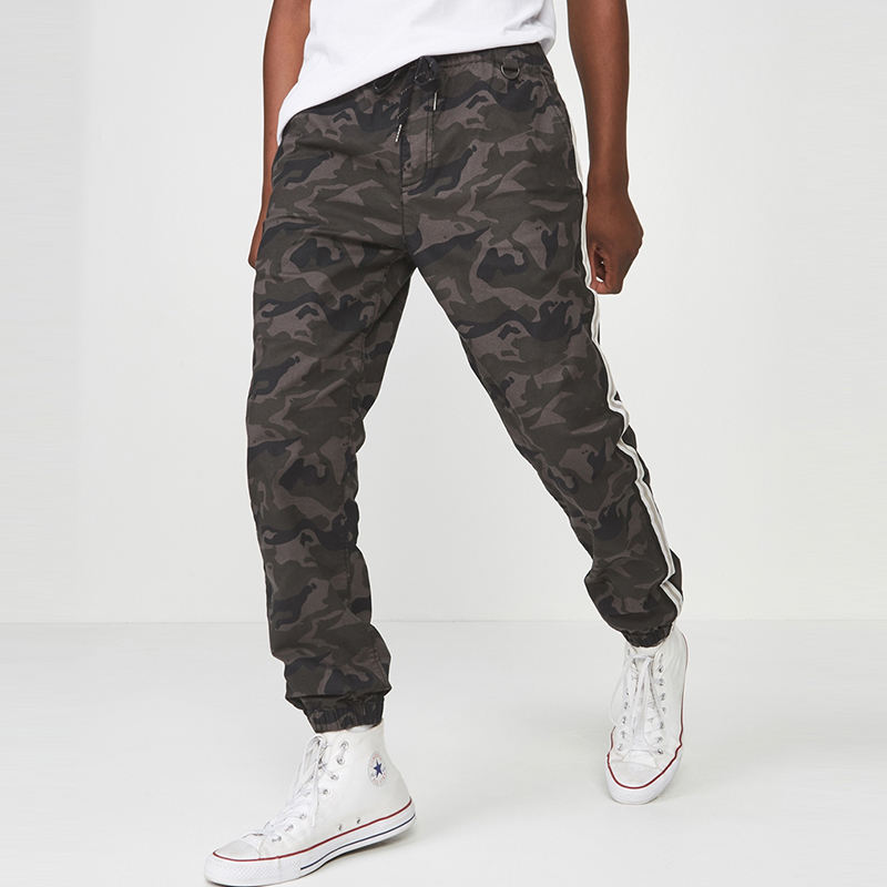 Kalhoty s manžetou na zakázku Pánské camo potisk pruhovaný boční elastický lem Cargo kalhoty Streetwear Joggers