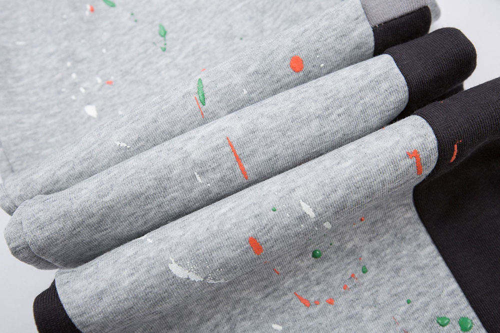OEM 제조업체 신축성 있는 허리 패치워크 낙서 조깅하는 사람 맞춤형 로고 쌓인 남성 스웨트 팬츠 플레어 스웨트팬츠
