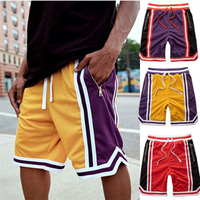 Visokokakovostne OEM športne košarkarske kratke hlače po meri s črtasto obrobo v barvah, moške mrežaste kratke hlače z žepom na zadrgo
