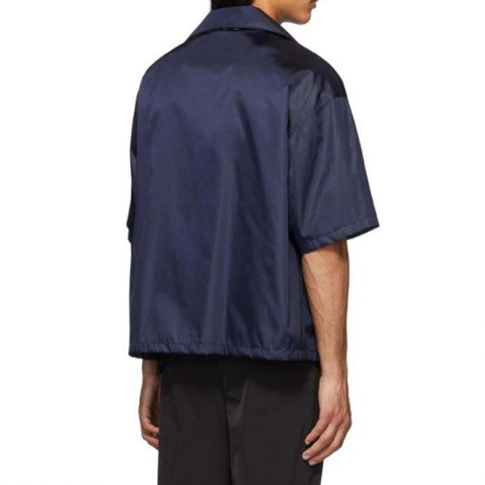 ผู้ผลิต OEM แฟชั่นสไตล์ไนลอนเสื้อเชิ้ตแขนสั้นสีกรมท่าพร้อมกระเป๋าหน้าอกสำหรับผู้ชาย